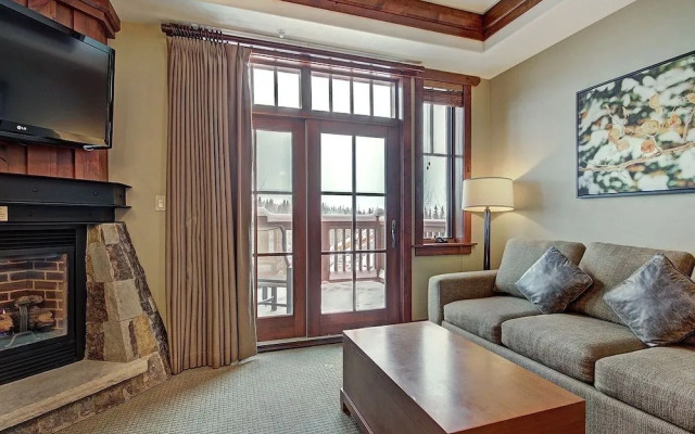 One Ski Hill Place S8103