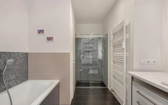 ROG Apartment with Furnished Courtyard