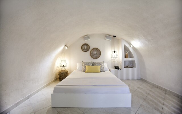 Privee Santorini