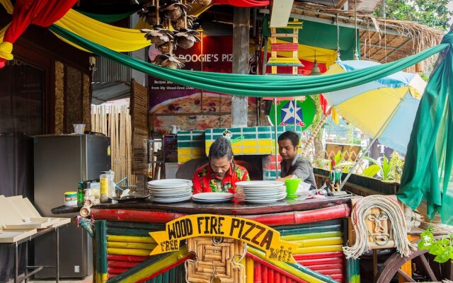 Fandee House Hostel - Adults Only