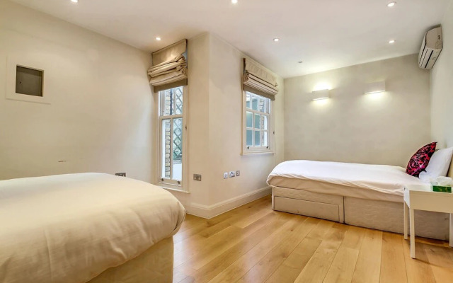 Pont Street Mews Townhouse