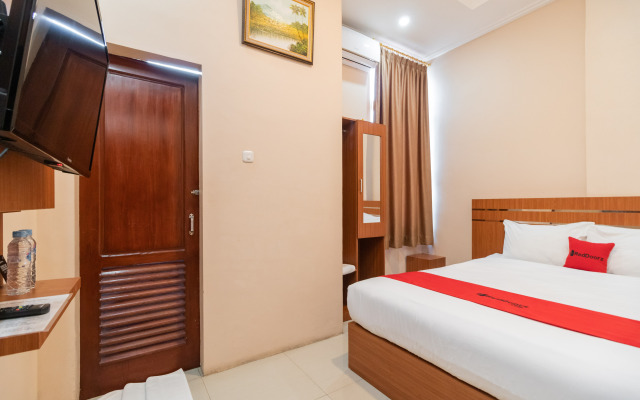 Reddoorz Syariah Near Rs Mata Padang