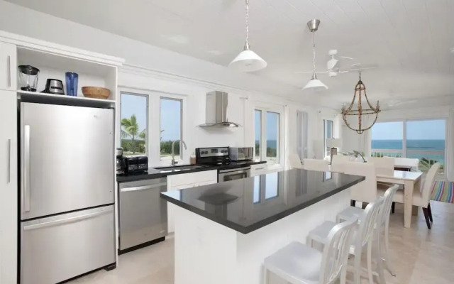 Coastal Retreat: Newly Remodeled Beach House With Pool