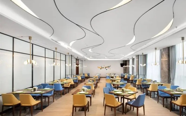 Hampton by Hilton Hefei West Railway Station Sili River