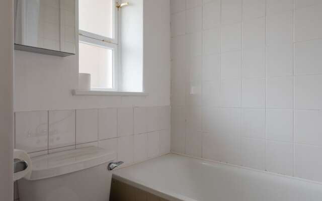 Charming 1Br Home By River Thames Fits 3