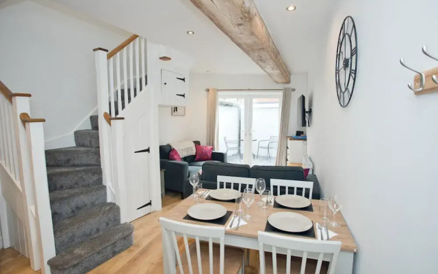 2br-central-15minwalktobeach-freeparking-wifi