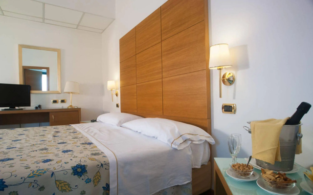 City Hotel