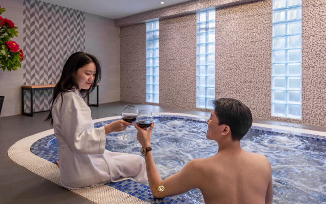 Reyna Hotel Hanoi
