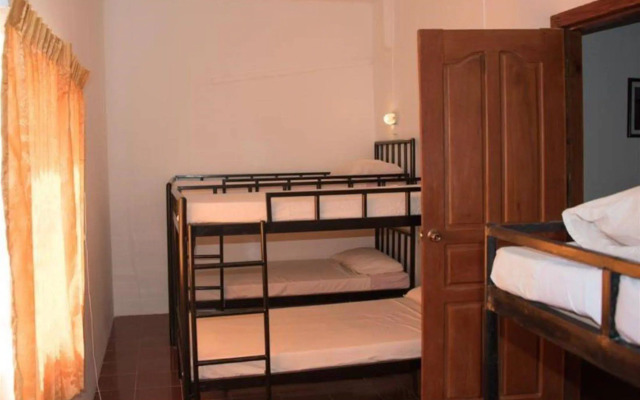 Five Rose Siem Reap Hostel