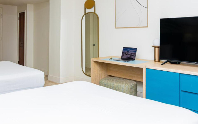 Sherry Frontenac Oceanfront Hotel