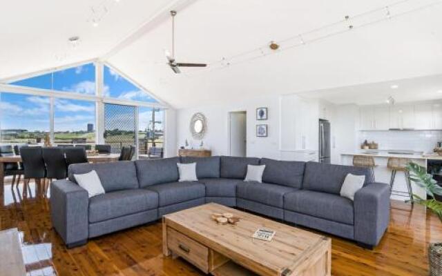 Salty's - Newly Renovated