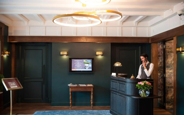 Le Manoir Hotel