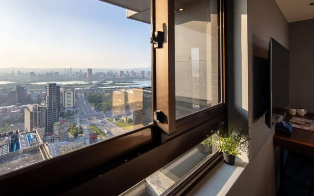 Roaders Plus Hotel Taipei Station