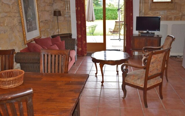 Holiday apartments at the courtyard of French château