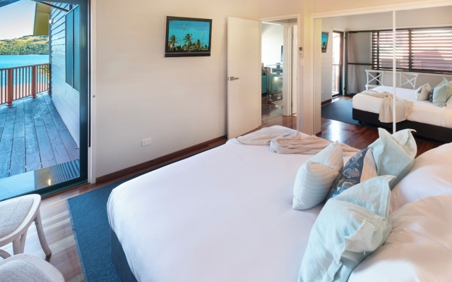 Casuarina Cove 16 Ocean View Deluxe Refurbished 3 Bedroom House Near Marina With Golf Buggy – Guest Rooms – Hamilton Island