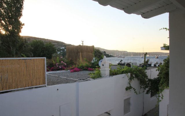 Daphnis Hotel