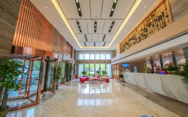 Radisson Blu Hotel (Wuhan University of Science and Technology Qingshan Campus)