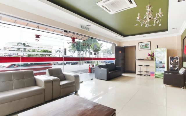 OYO 89518 Sejati Hotel
