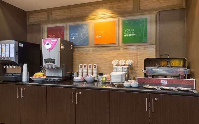 Comfort Suites Beachside