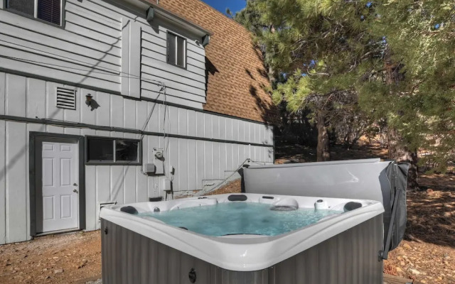 Yosemite Pines Cabin - Sleeps 8