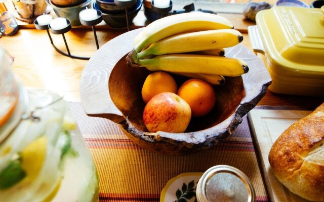 Skeena River House Bed & Breakfast