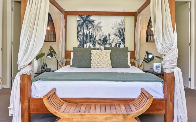 Escapades @ Palm Cove