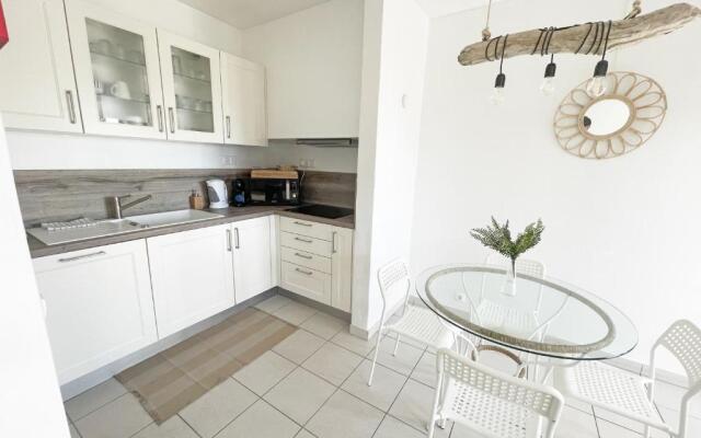 Beachfront Oura - 100m Beach, Seaview, Garage, 300m Strip