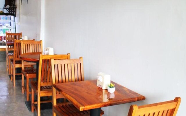 My Box Hostel & Cafe