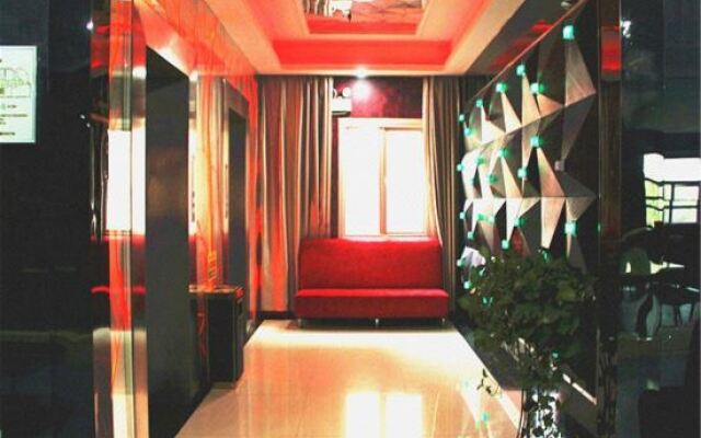 Sucheng Chain Hotel (Huangmei Zhongbai Warehouse)
