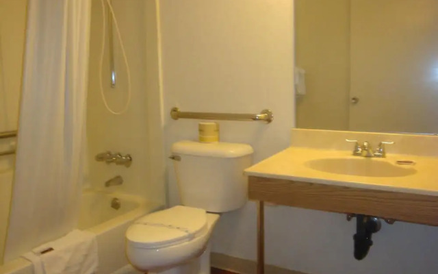 Travelers Inn