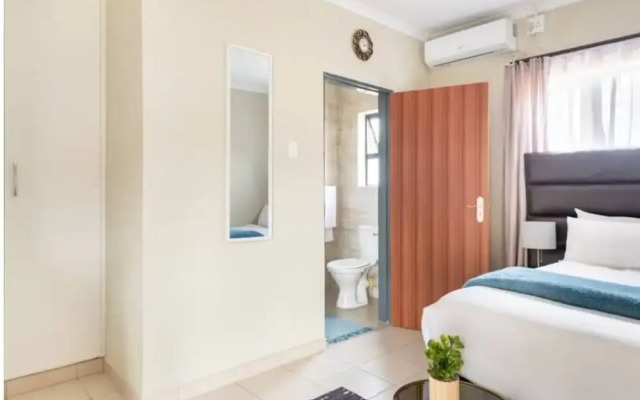 Emperor Lodge And Tours