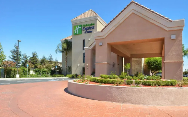 Holiday Inn Express & Suites Lathrop