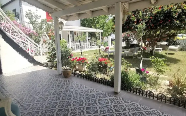 Holifera Hotel