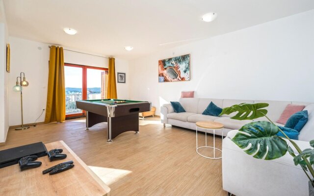 Awesome Home in Sv Filip i Jakov With Sauna, Wifi and 5 Bedrooms