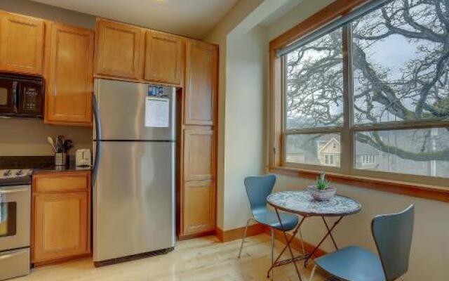 B2-River View-AC-3BR/3.5BA