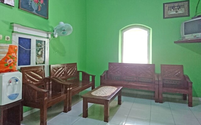 Aulia Homestay by OYO Rooms