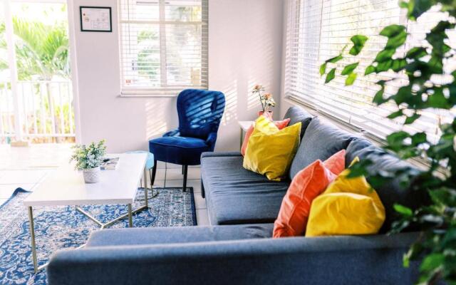 Galleria Apartments by Lowkl