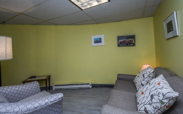 Retro Lake Landing 3 Bedroom House