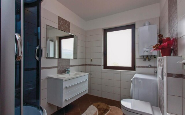 Awesome Apartment in Medulin With 5 Bedrooms and Internet