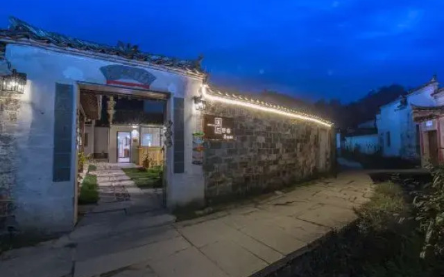 Creek and Wildcat Hostel