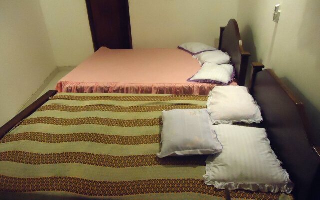 Mothers Elephant Safari Hotel