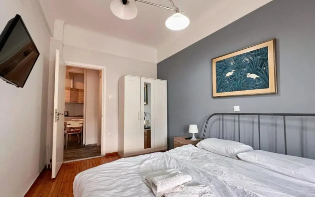 Stathmos Larissis A, a cozy 2BR Apartment, Clo...