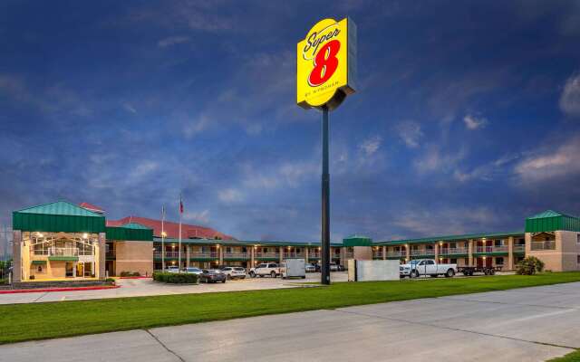 Super 8 by Wyndham Seguin