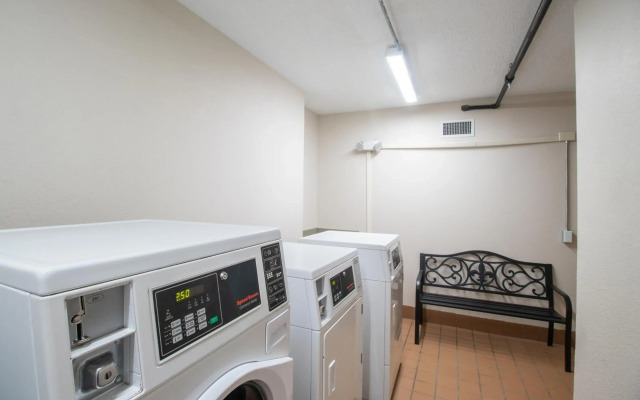 Econo Lodge Inn & Suites Foley - North Gulf Shores