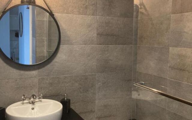 Comfy flat 7 min away from Disney