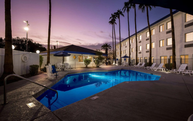 Days Inn & Suites by Wyndham Mesa Near Phoenix