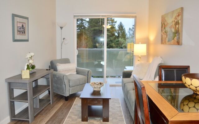 Cozy Creekside Renovated Condo