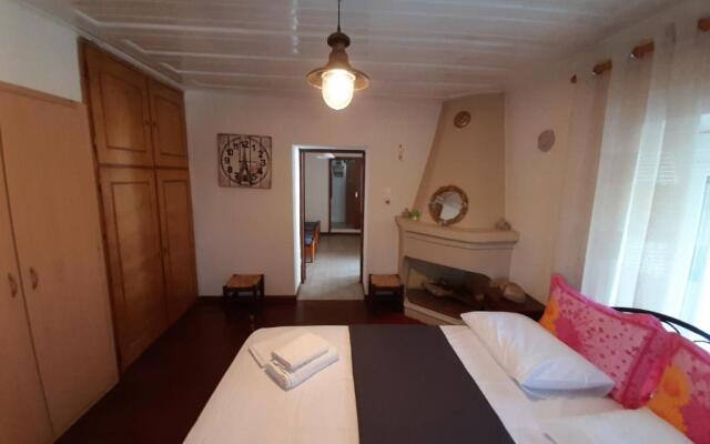 Chiona΄s Apartments by the Sea