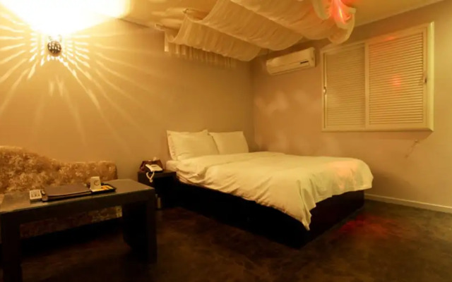 Gugi Motel