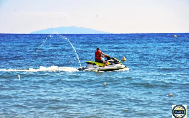 Seaside apartment with beach service
